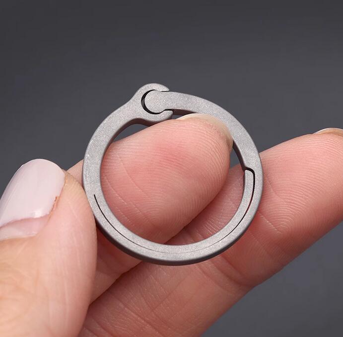 1 PC Small Portable Titanium Alloy Key Ring Buckle Openable Car Key ring