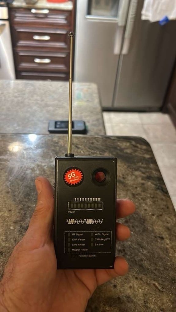 generic handheld RF/EMF detector
