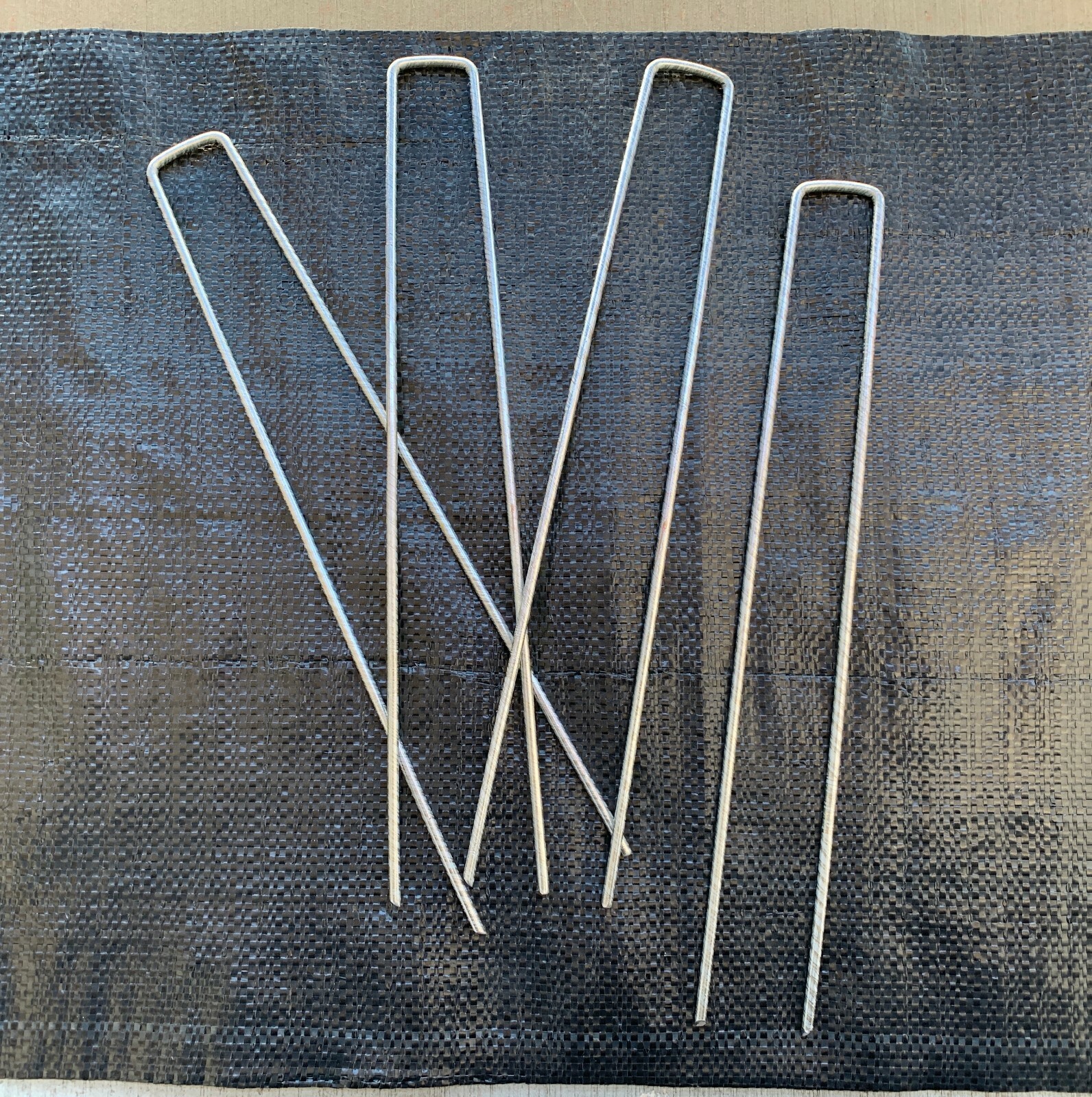 Sandbaggy 12 Inch RUST FREE Landscape Staples ~ SOD Stakes Fabric Pins - 8 Gauge