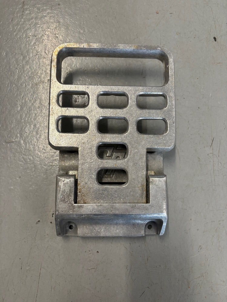 HD CAST ALUMINUM FOLDING STEP