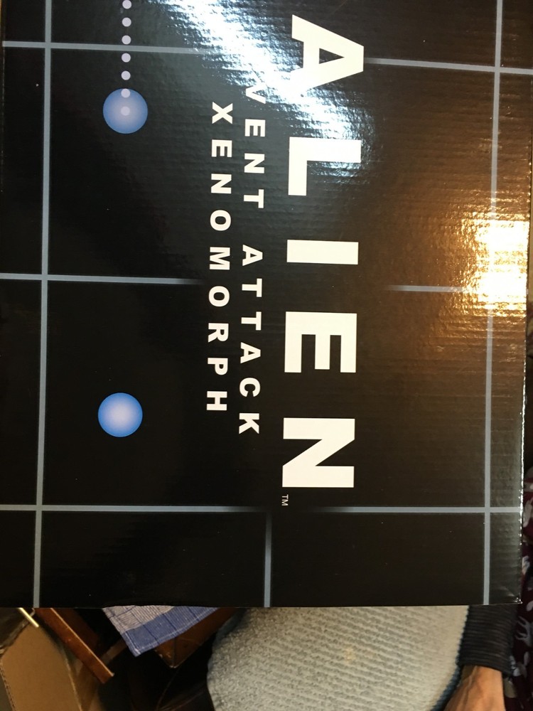 Eaglemoss Aliens "Mega Special Issue 8 - Alien Vent Attack Xenomorph" with box