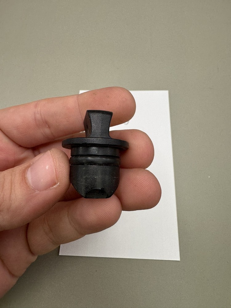 AGD Automag Power Feed Plug Black