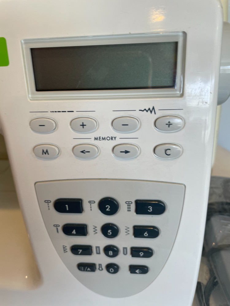 Pfaff Smart 200c Computerized Sewing Machine – 40 Stitches