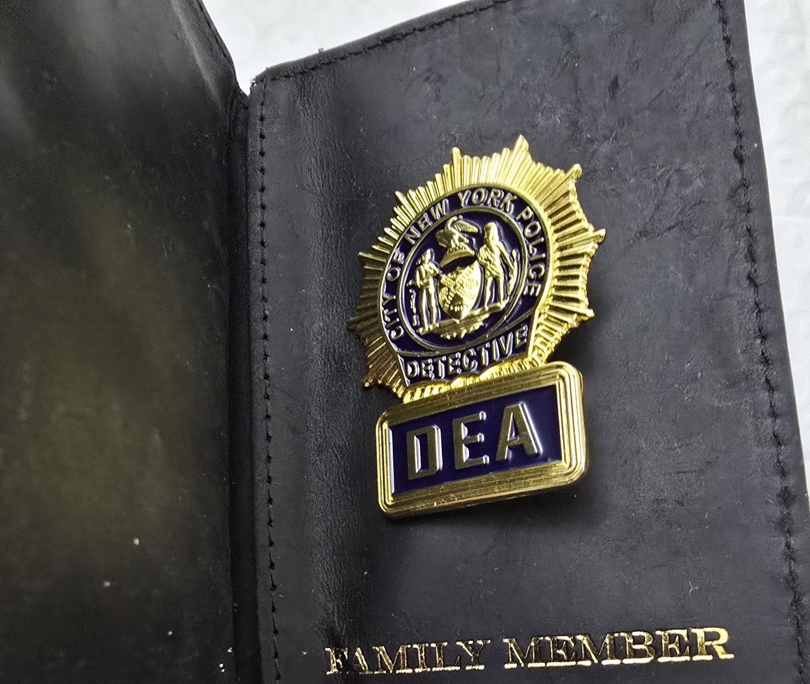 NYPD Detective Family Member Wallet With Mini Badge Replica And Detective...