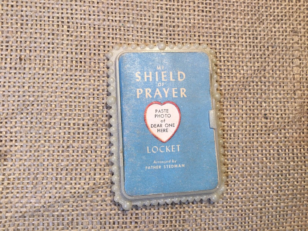 ORIGINAL WWII US MY SHIELD OF PRAYER LOCKET / BOOKLET