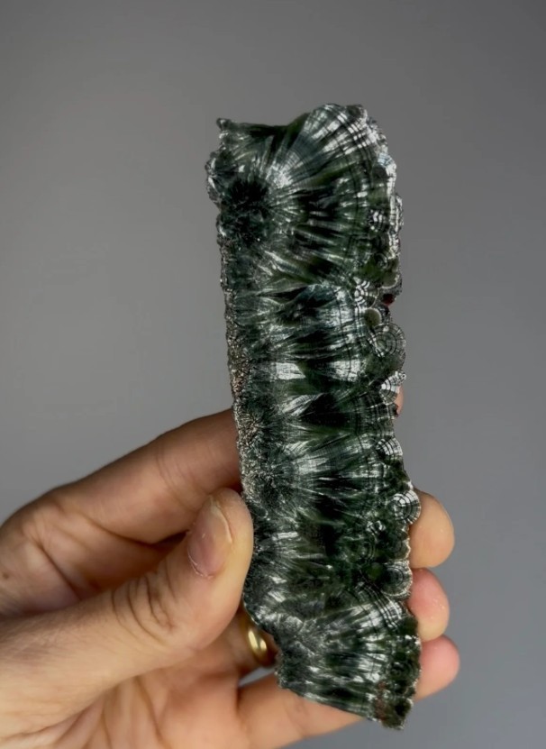 High-Grade Chatoyant Green Seraphinite