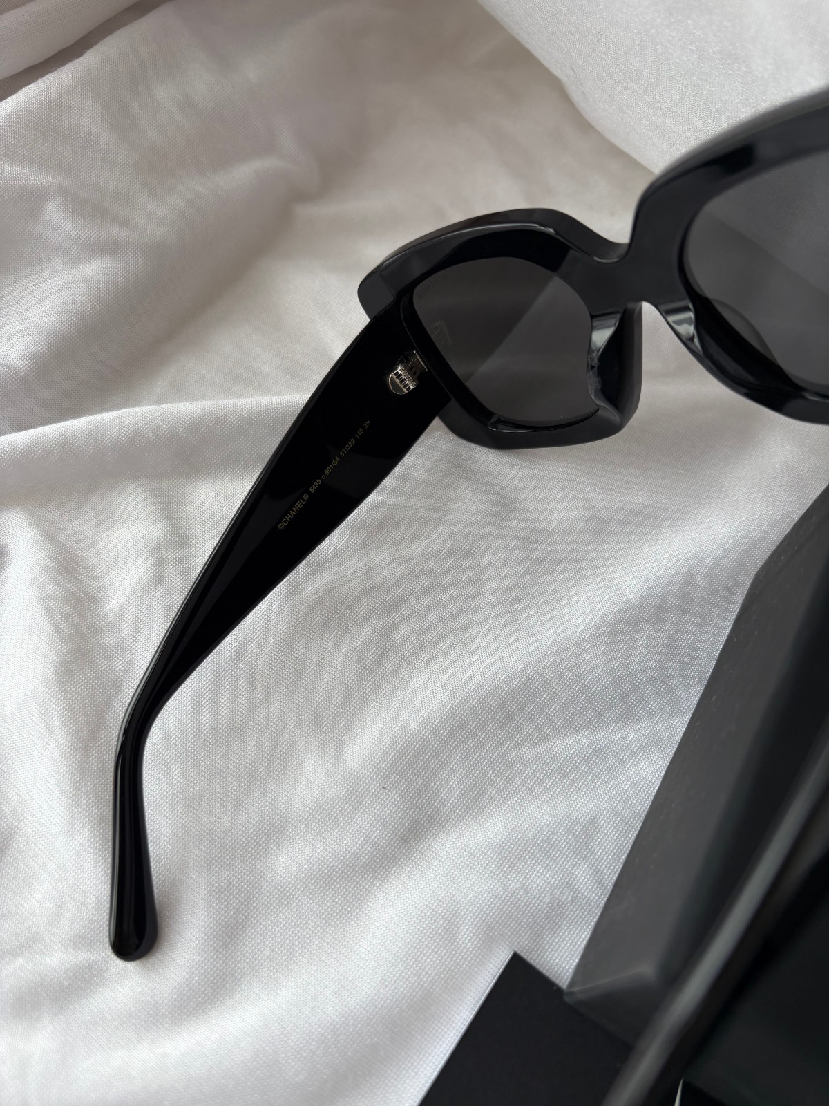 😊Authentic CHANEL 5435 POLARIZED BLACK & WHITE RECTANGLE SUNGLASSES