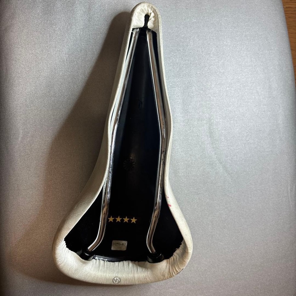 NJS FIVE GOLD KASHIMA White Saddle #26041902