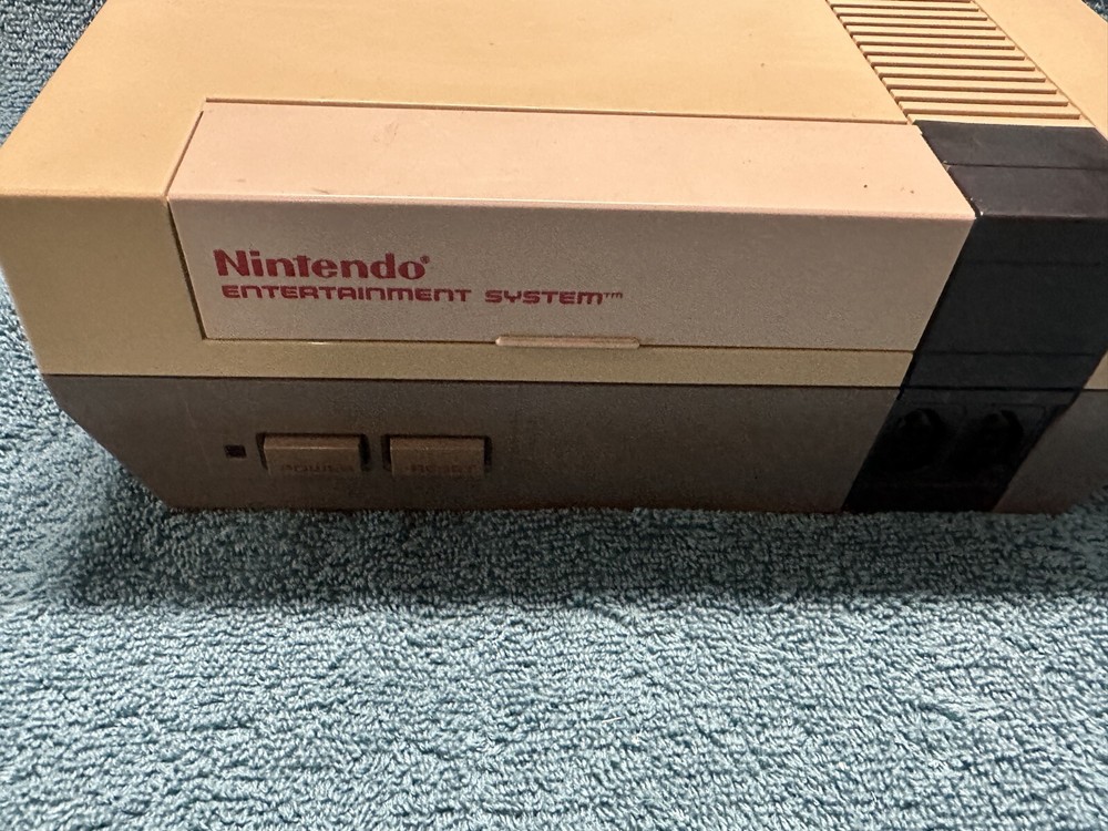 Nintendo NES System Mario Games 2 Controllers Zapper Cords Tested