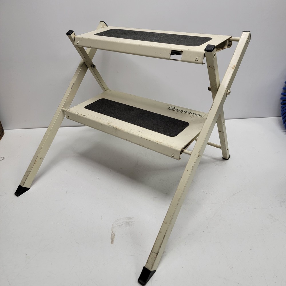 NICE Black and Decker Stowaway Step Stool 9600 type 2 Fold Flat Foldable Compact