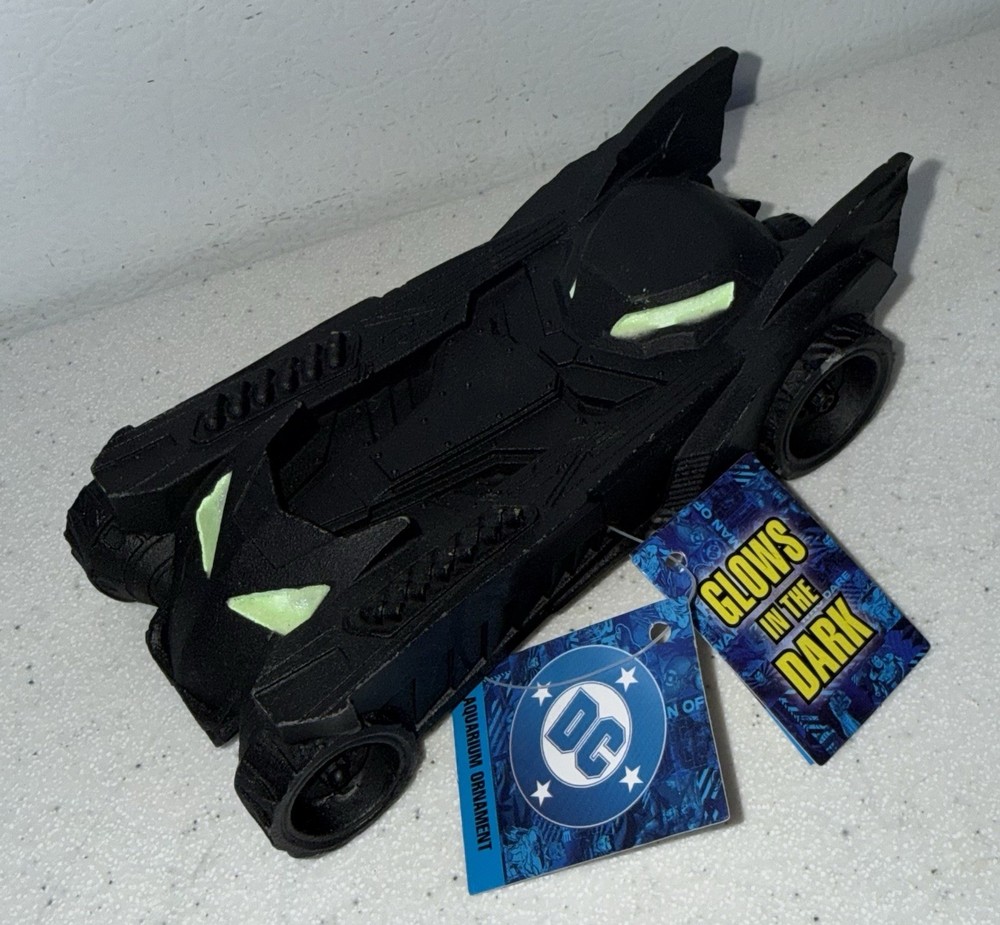 RARE DC COMICS Aquarium Decor BATMOBILE Bubbles-Glows   NWT