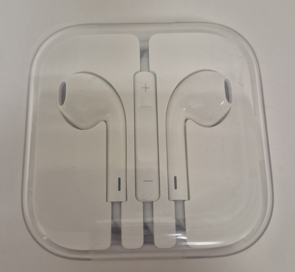 Apple Earbuds. New/ Sealed. Wired.