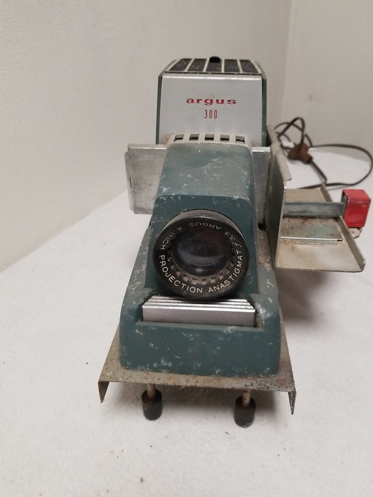VINTAGE ARGUS 300 AUTOMATIC SLIDE PROJECTOR  Tested & Works needs a cleaning.