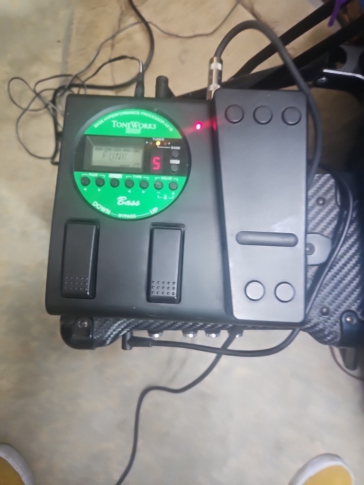 KORG ToneWorks AX1B Bass Multi Effect Processor Pedal + POWER SUPPLY