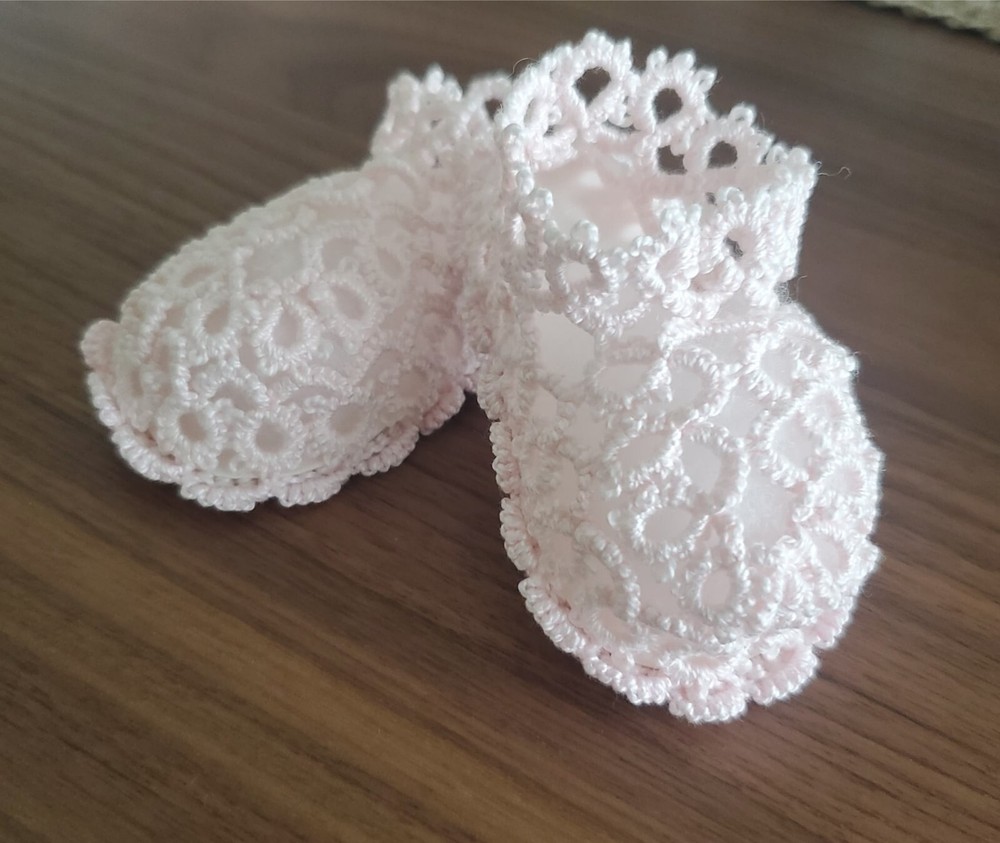 Frivolite booties