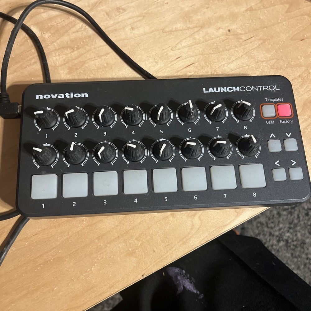 Novation Launch Control USB MIDI Controller, including cable Working