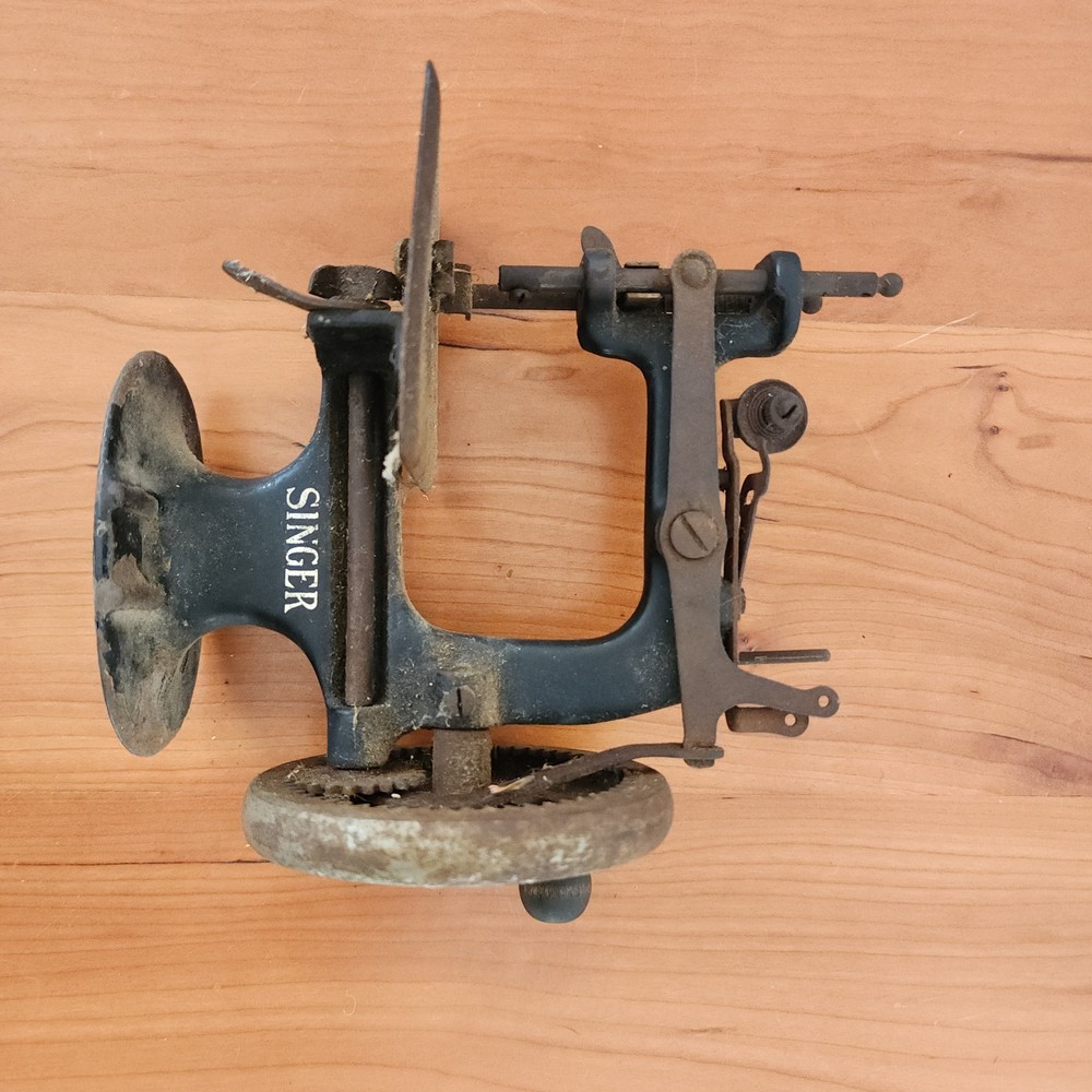 Vintage Miniature SINGER SEWING machine As Is