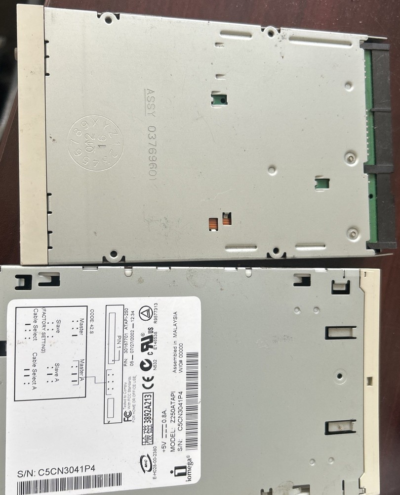 Iomega Z250ATAPI 250MB Zip Disk Drive