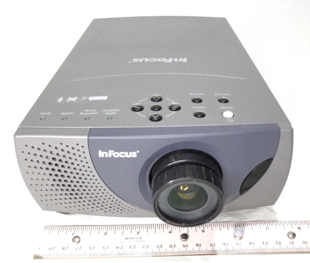 InFocus LP260 SVGA Digital Multimedia Projector WORKING