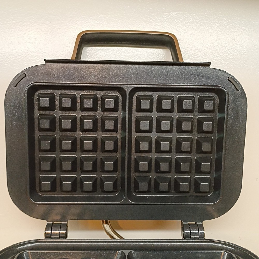 Calphalon Precision Control Waffle Maker CKCLWF3 Tested & Very Clean
