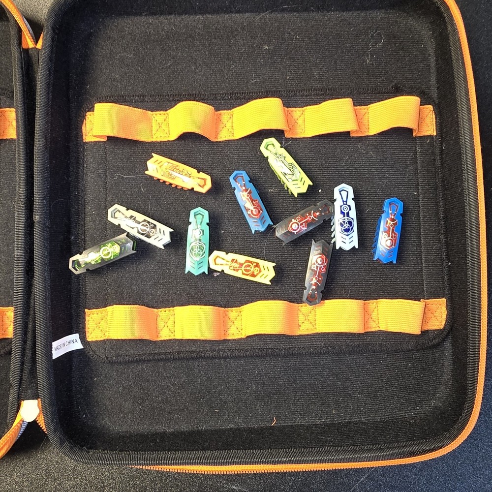 HEXBUG Nano Micro Robotic Creatures Specimen Storage Case with bugs