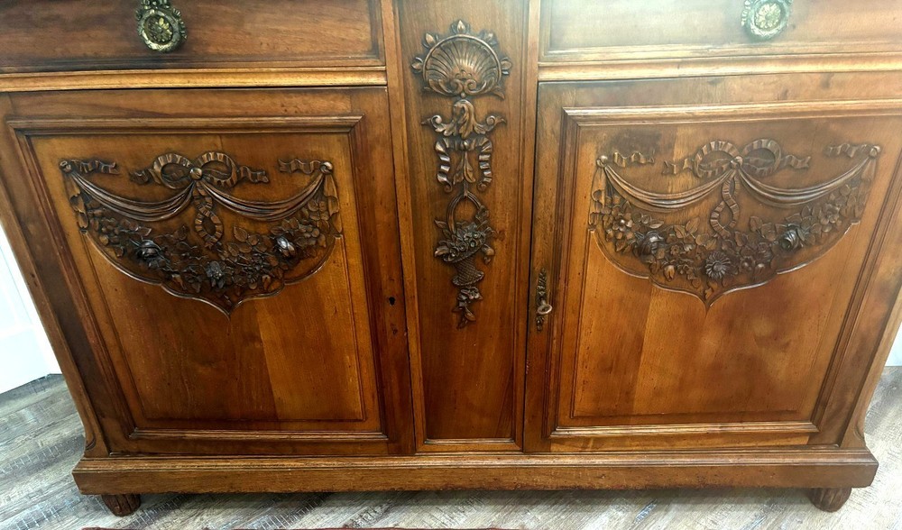 antique buffet a deux corps