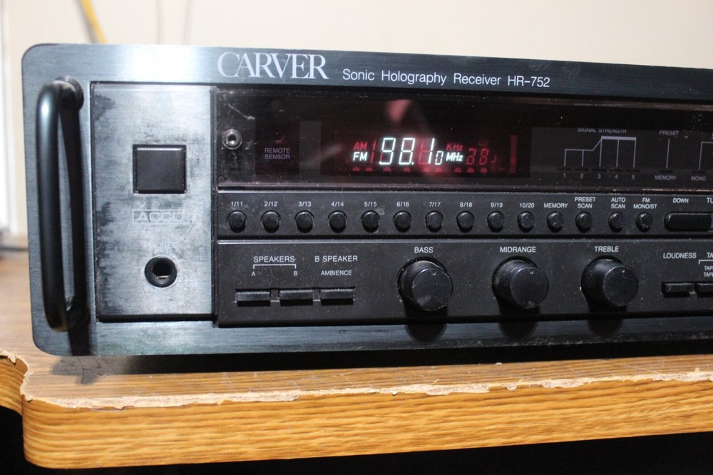 The Carver Receiver HR-752 Nice
