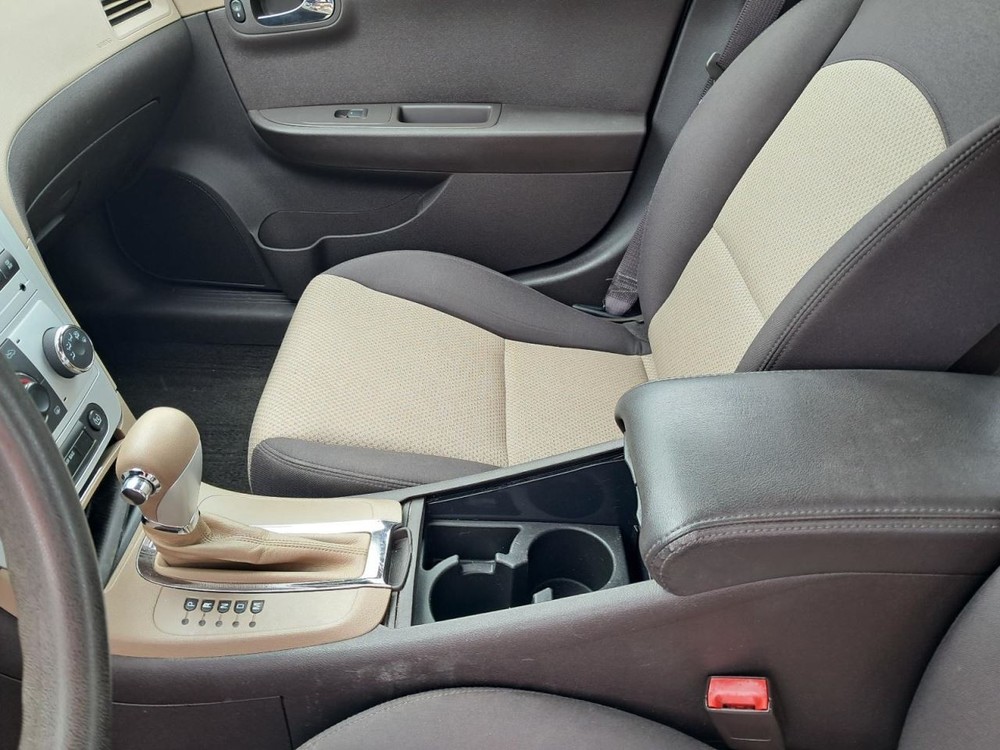 MALIBU 2010 Glove Box 4808760