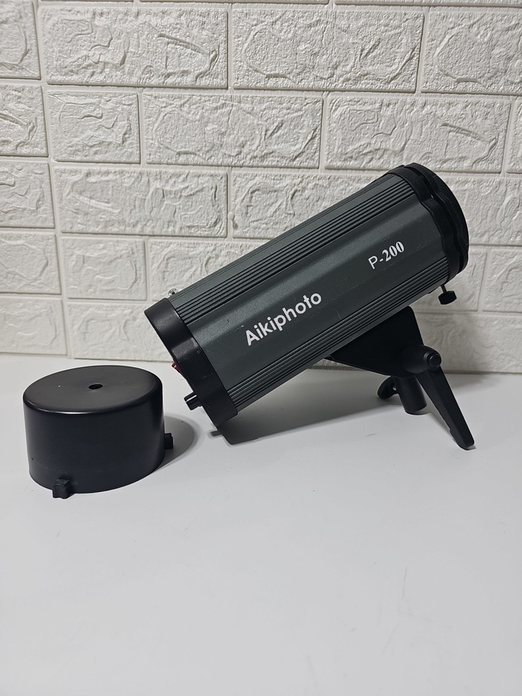 AIKIPHOTO P-200 Photo / Video Light Source PLEASE READ
