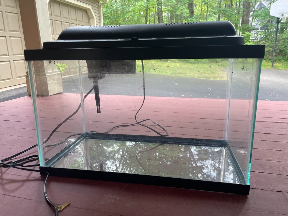 Used Aqueon Aquarium Kit 10 Gallon