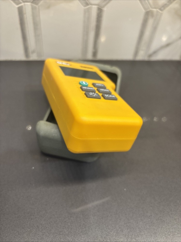 UEI Test Instruments EM200 Dual Input Digital Input Manometer with Case Tested