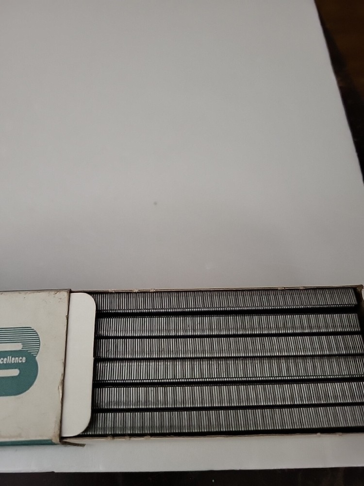 Bates H-30 Chisel Point Staples 1/4" Open Box