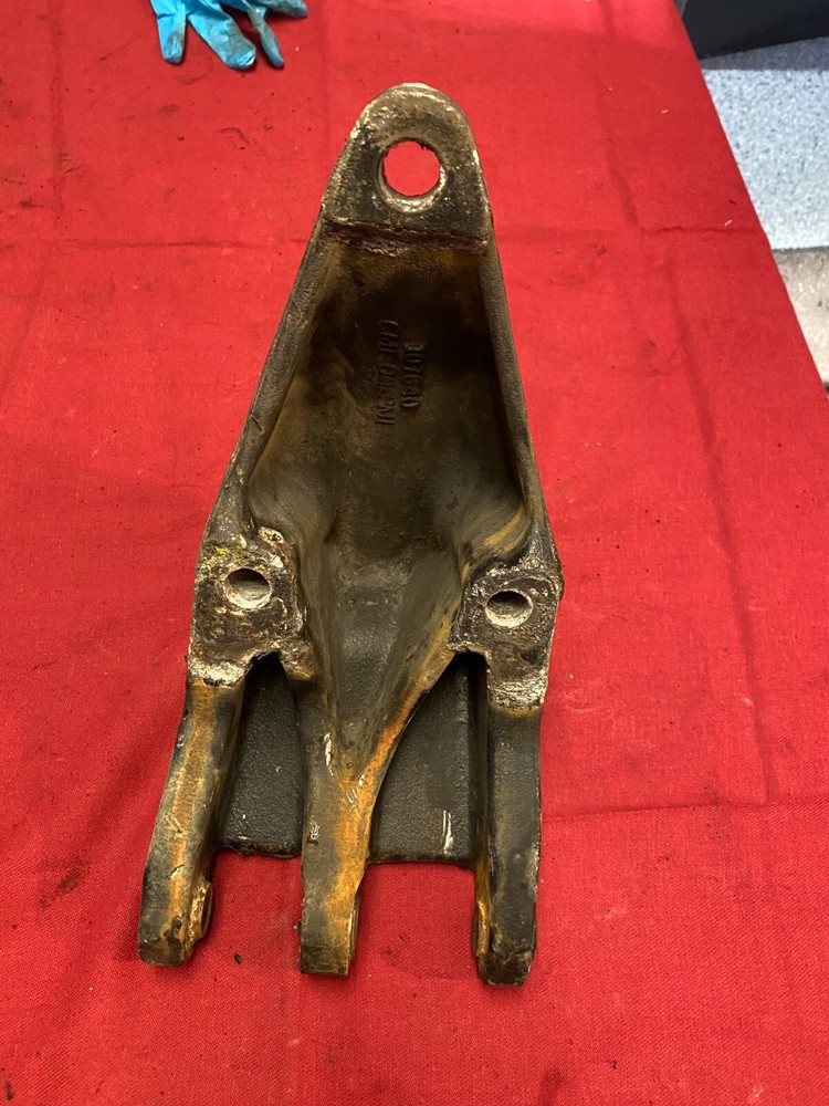PETERBILT REAR CAB SUPPORT ,MOUNT, BRACKET SUSPENSION MOUNT 29 05988
