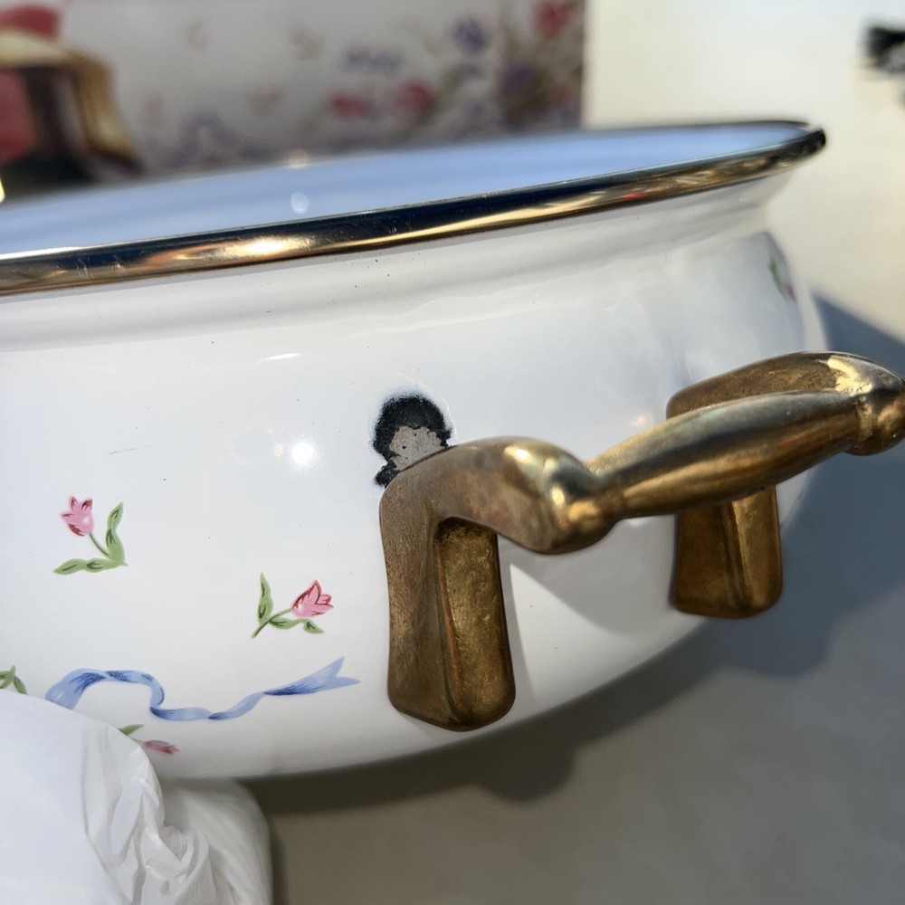 French Fluer 3 quart covered casserole pan