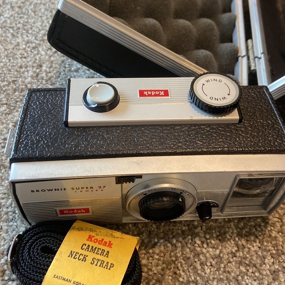 CAMERA LOT SOME VINTAGE UNTESTED KODAK KONICA MINOLLA WITH CASE