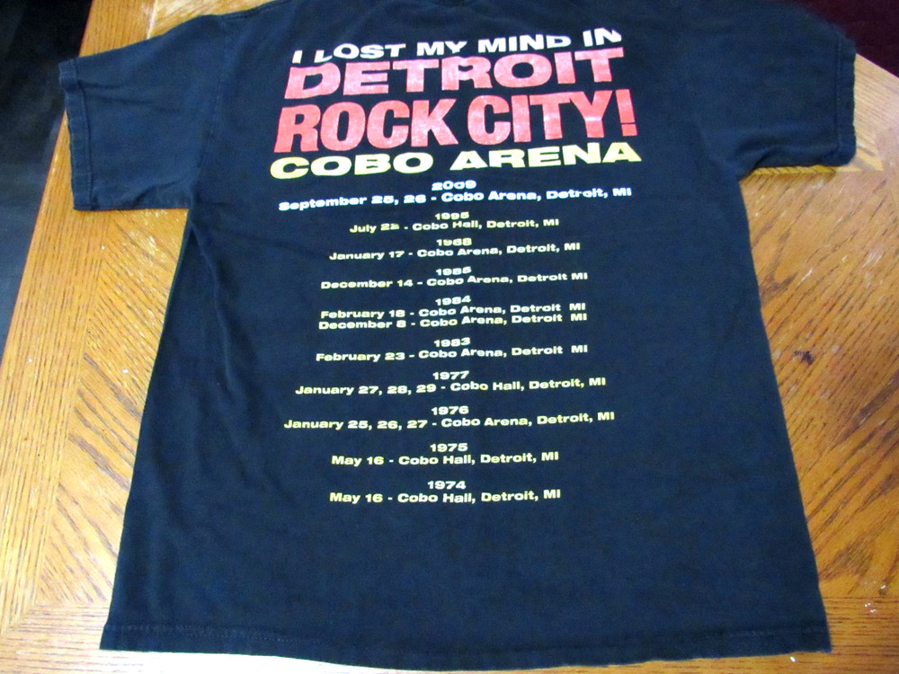 Vtg KISS 2009 COBO L concert t preowned excellent condition