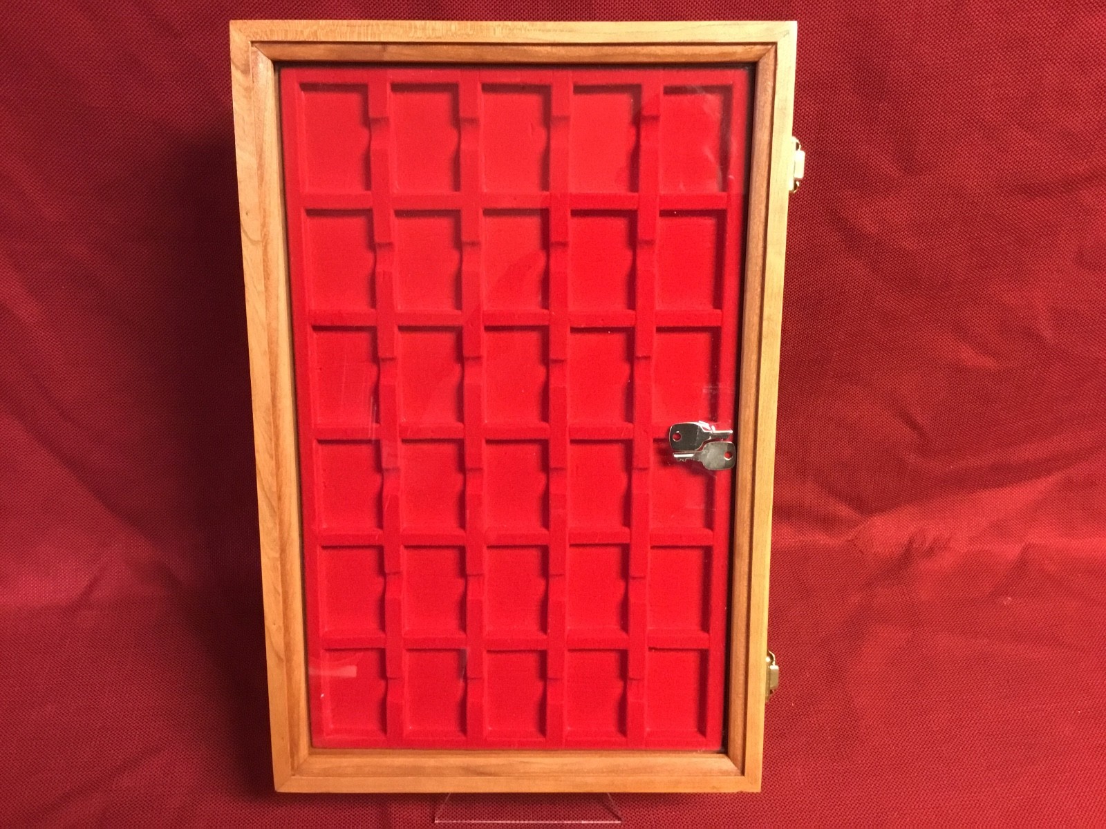 Lighter Collectors Case Cherry Wood Display Glass Lid w/ 30 Compartment Insert