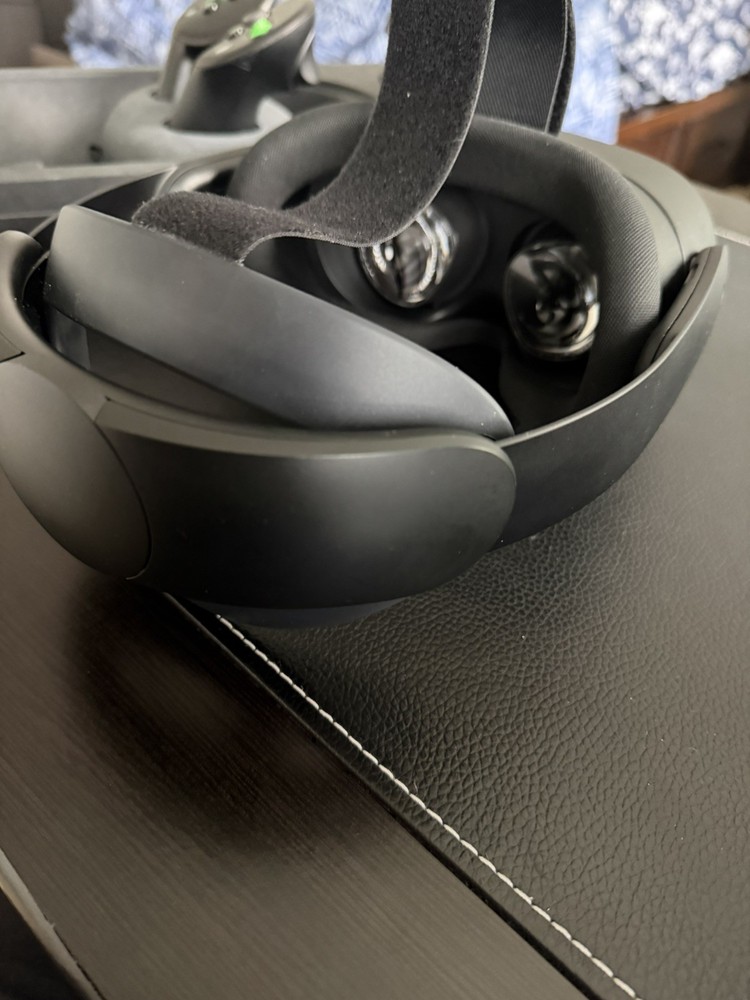 Meta Quest 3S Xbox Edition VR Headset 128GB with Xbox Controller