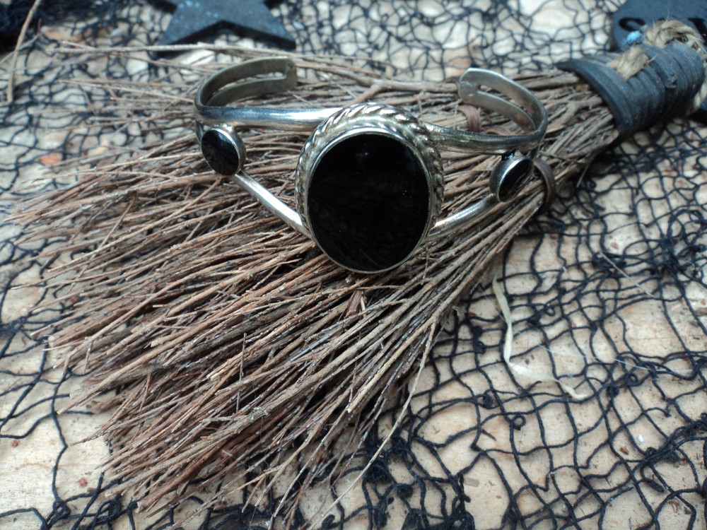 Mexico Silver Black Onyx Cuff Bangle Bracelet Handcrafted Witch Scrying Mirror