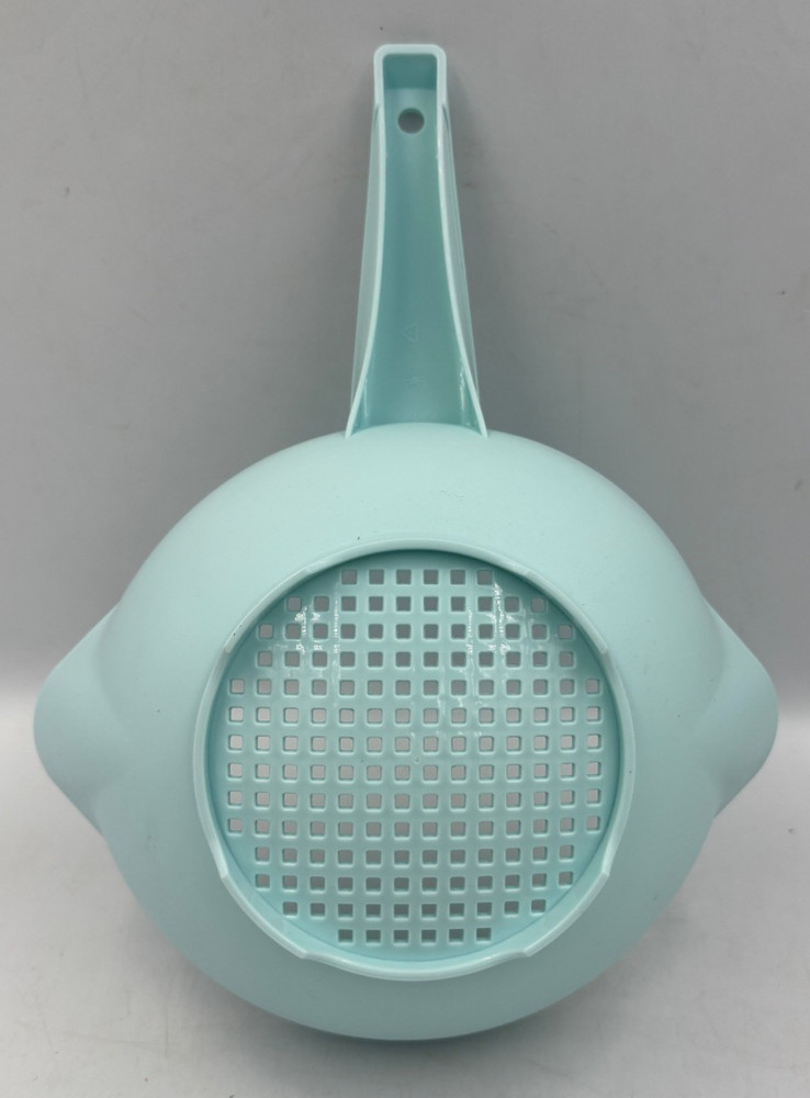 Tupperware 1 Quart Mini Strainer #10417– Aqua – Double Spout