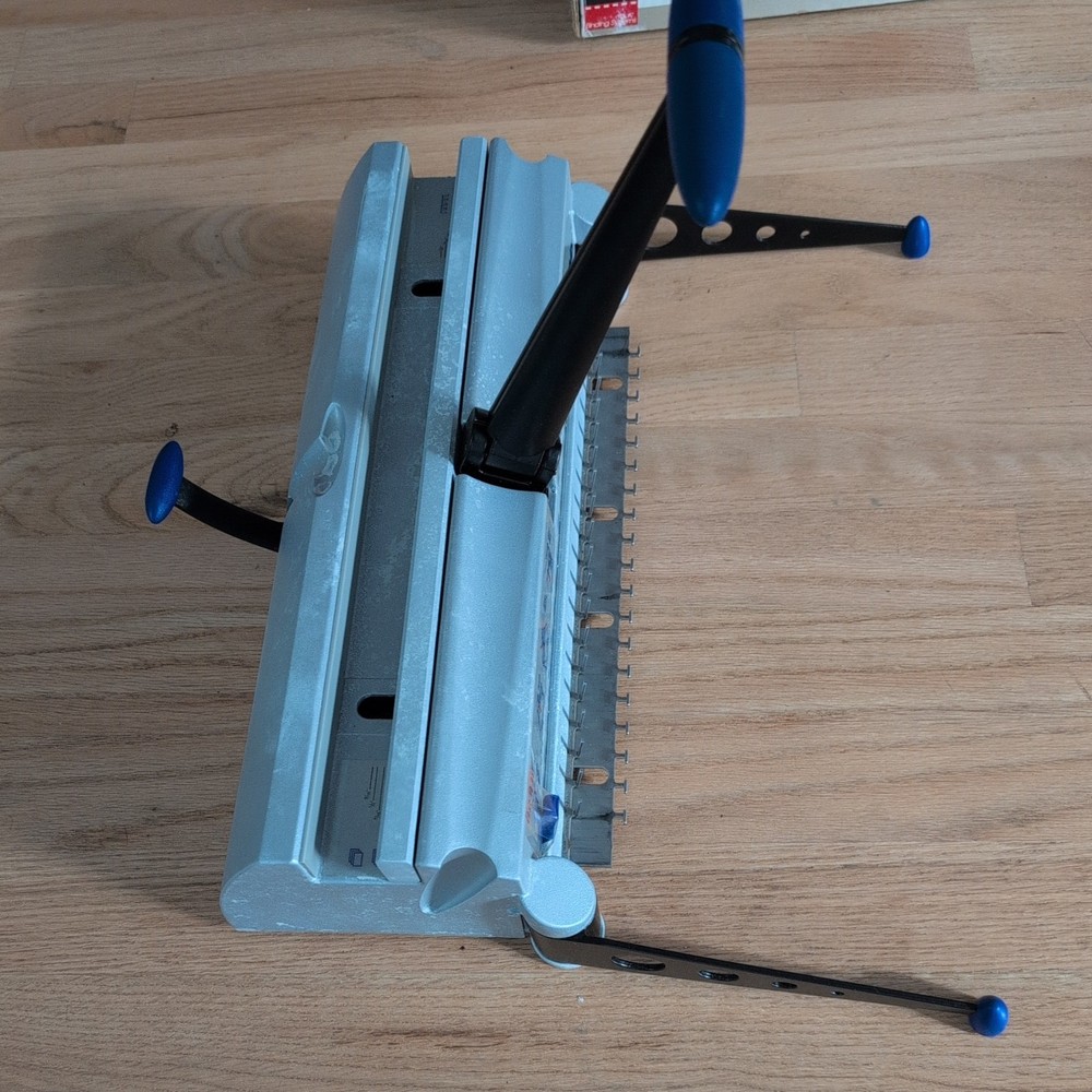 Ibico Hi-Tech Binding System 19 Comb Punch Bind with Plastic Wire Folds NOS