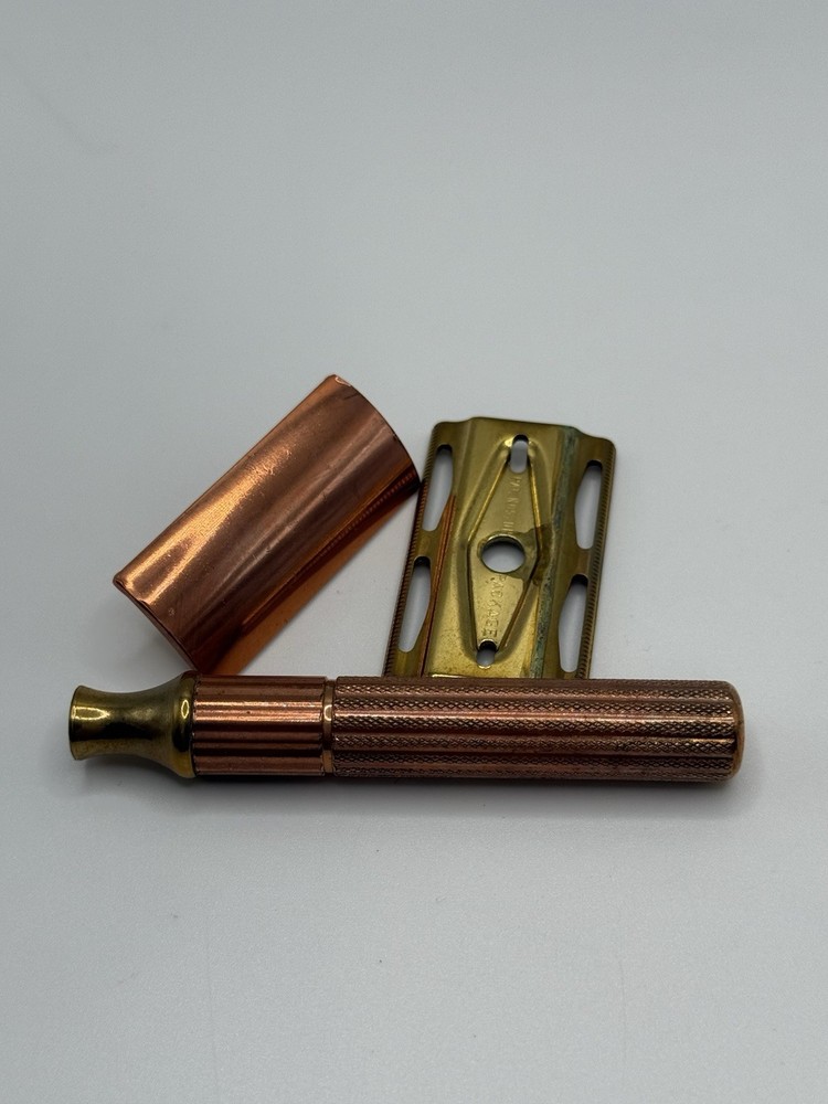 Vintage Gillette DE Two Tone Razor In Original Case, No Date Code