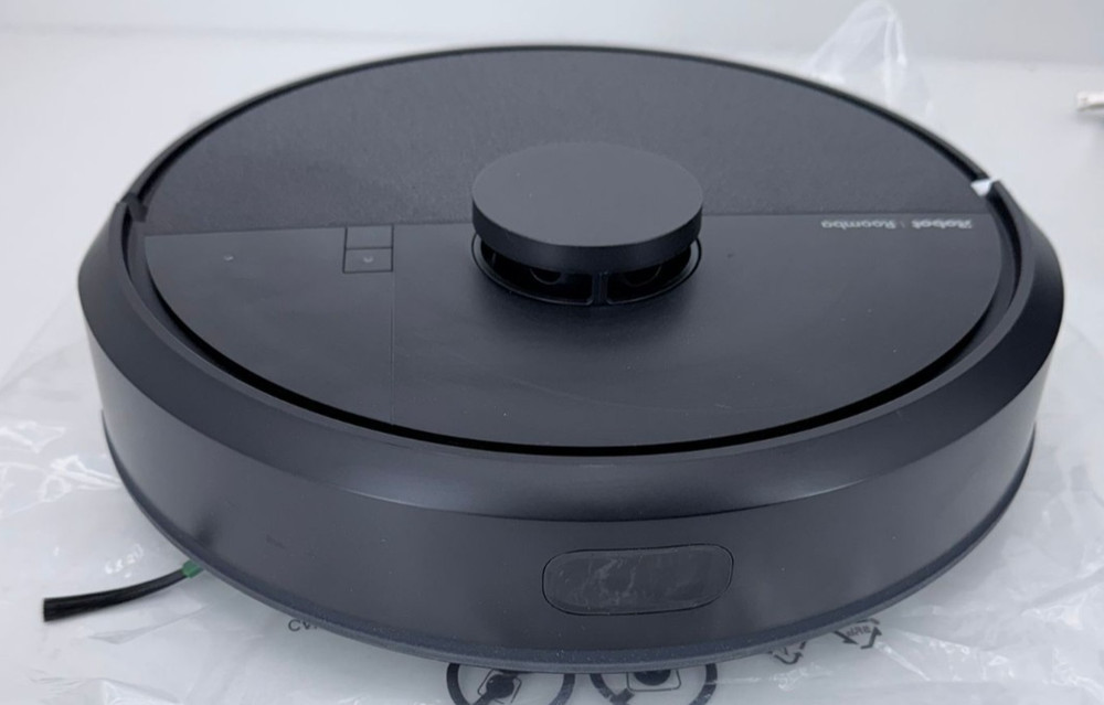 iRobot Roomba 105 Robot Vacuum + AutoEmpty Dock - Pre-Owned
