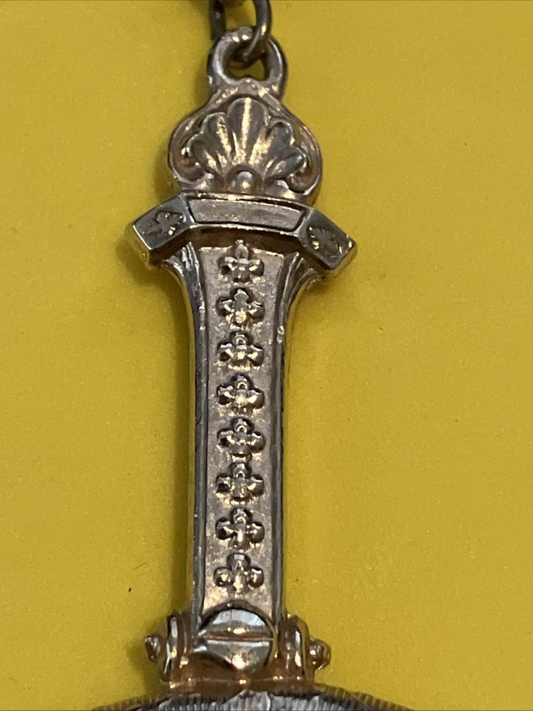 Nice Vintage Reading Magnifier With Chain.