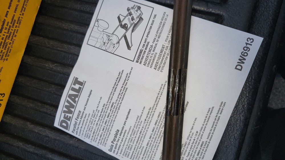 DeWALT Universal Edge Guide w/ Dust Collection DW6913 R113