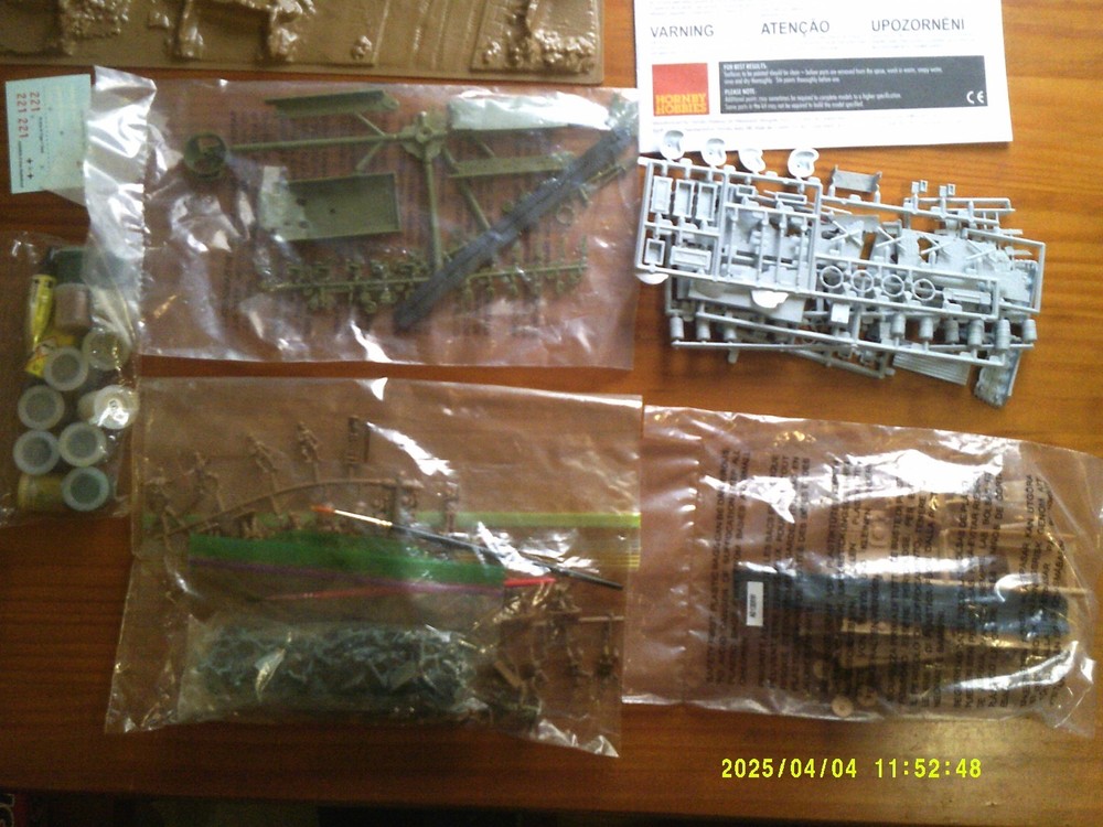 Airfix 1:76 Scale A50009A D-Day Battlefront Gift Set