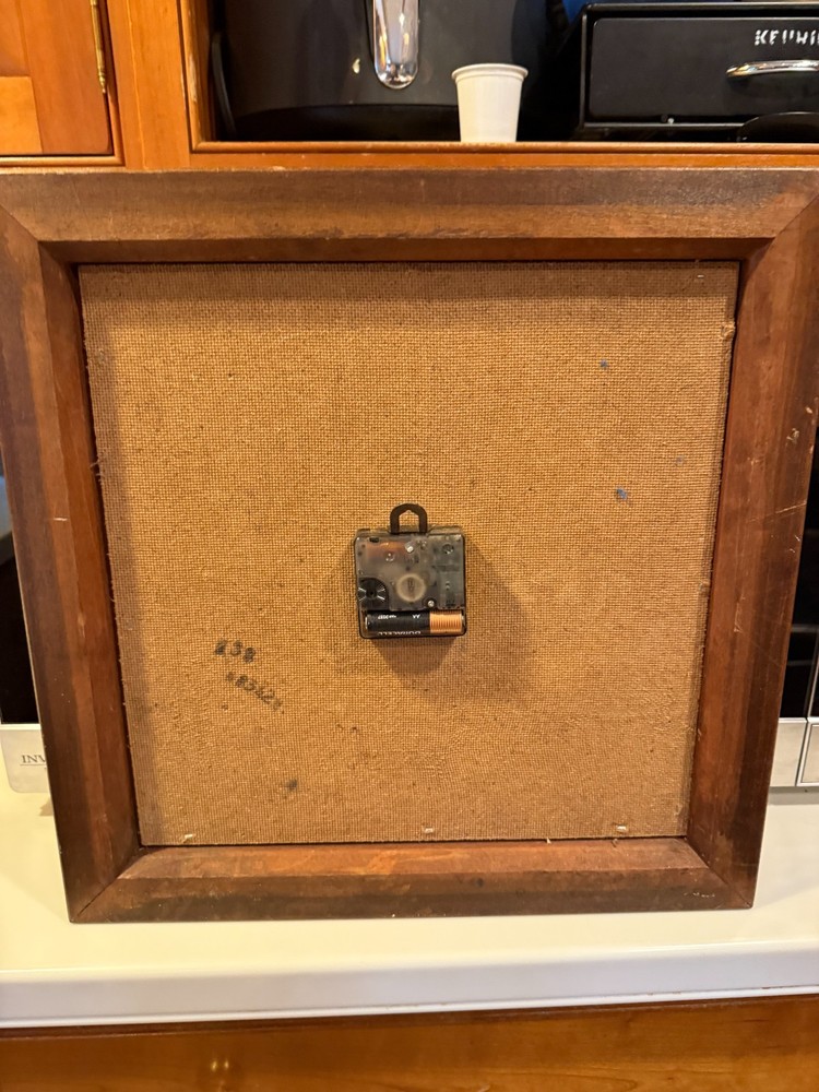 VTG 1970’s Elgin Quartz Wall Clock • Solid Wood Frame 17" X 3"D DOESN'T WORK