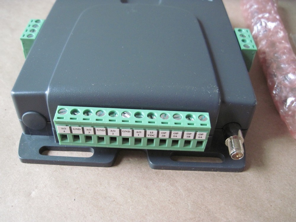 Schneider UN2-0I4-00-51 Universal Network Controller ZigBee & Modbus 6UI 4AO 2DO
