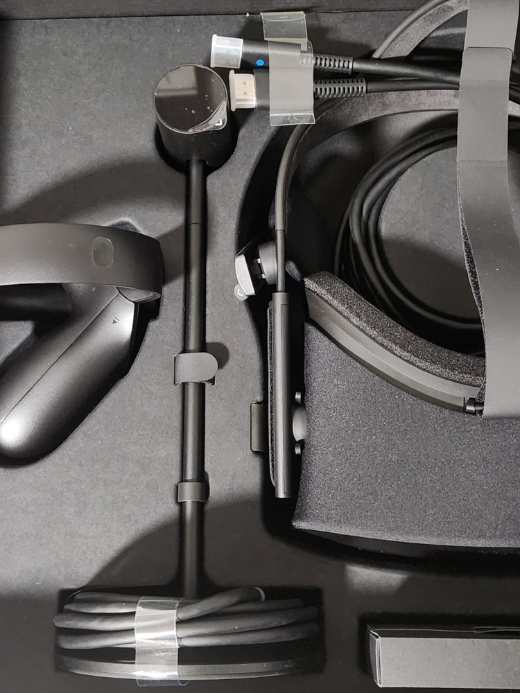 Meta Oculus Rift CV1 virtual reality headset system bundle Brand New Unused