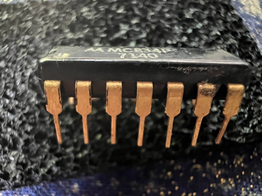 ** QUANTITY 1 ** MOTOROLA MC834P